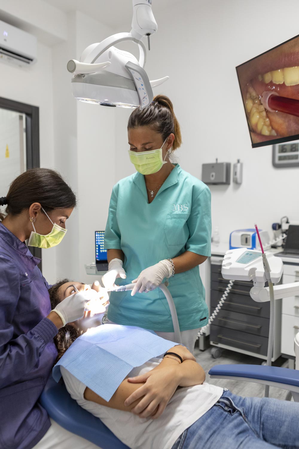 Operazione presso studio mbs odontoiatrico sajeva